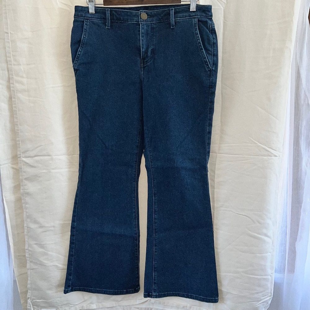 Wide leg, ultra flare Brooke Shields "Timeless"Jeans, NWOT, Size 10P